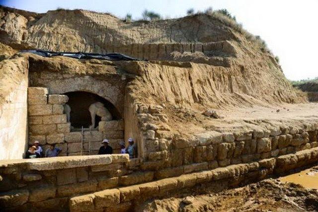Знатный македонец похоронен в самой большой гробнице из найденных в Греции