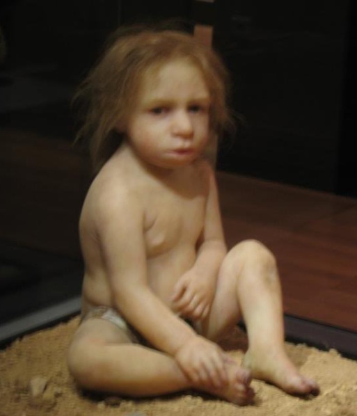 -100 000 лет до н.э. Неандерталец похоронил годовалого ребенка