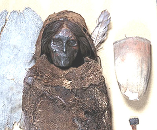 -1800 г. до н.э. Лоуланьская красавица, молодая женщина европеоидной рассы, погребена в окресностях Лоуланя