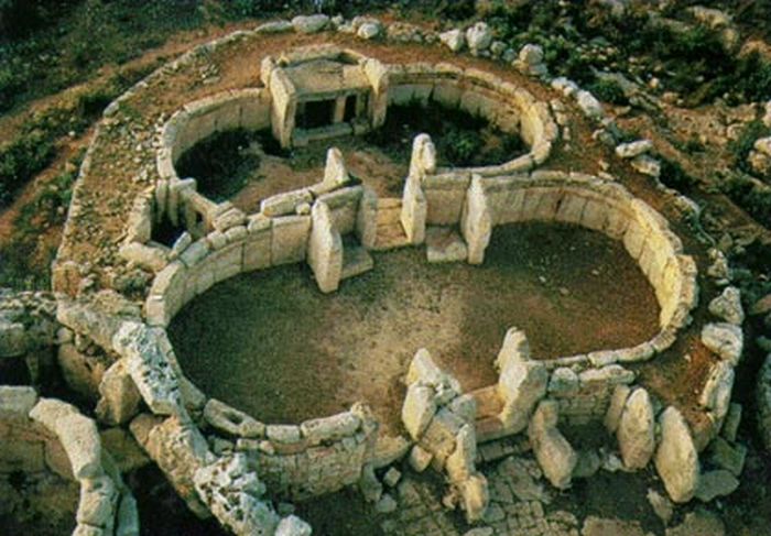 -4100 г. до н.э. Люди строят мегалитические храмы на Мальте