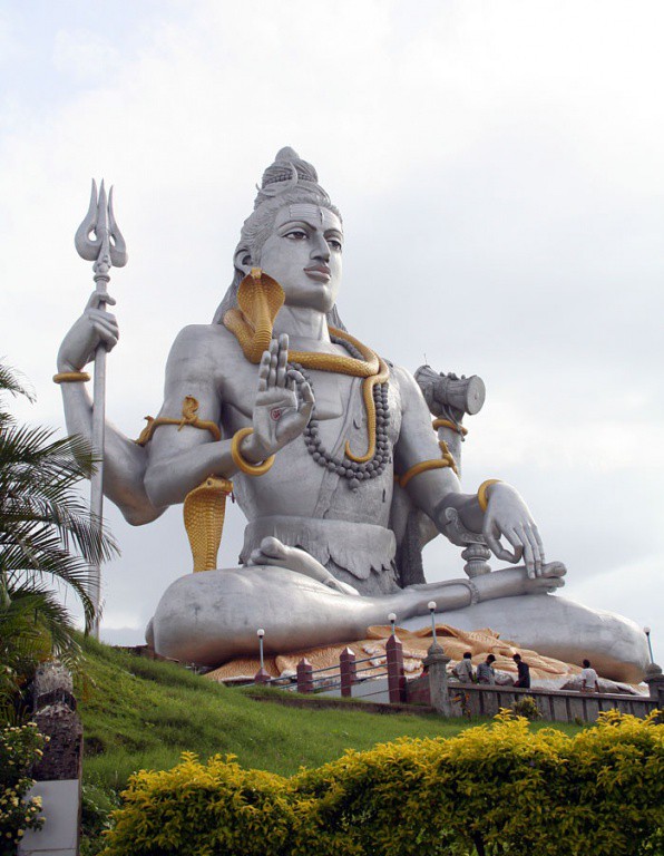 550 г. Падмасамбхава основал Ваджраяну как течение буддизма