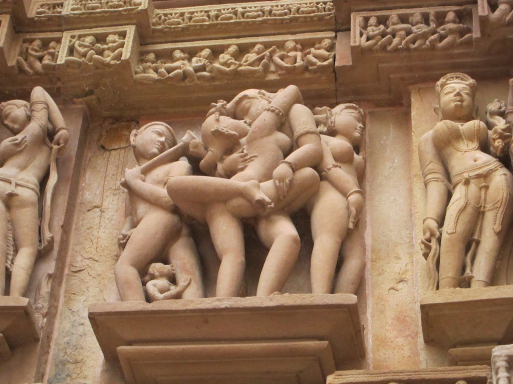 1029 г. Шиваисты в Кхаджурахо построили храм Кандарья-Махадева в честь Шивы