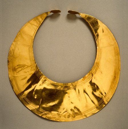 -2000 г. до н.э. Люди добывали золото и создавали золотые лунулы