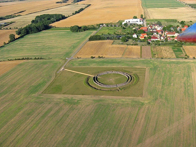 -4900 г. до н.э. Люди построили Гозекский круг как культовое сооружение